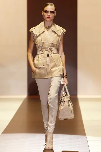 Look 17